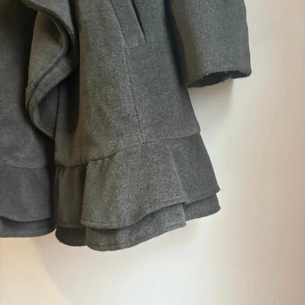 Ryu Anthropologie gray ruffled felt pea coat Women’s Medium READ DESCRIPTION!‎